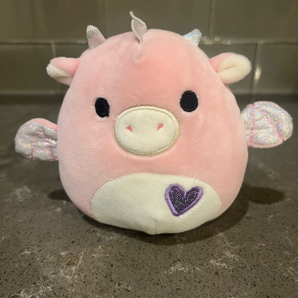 2021 Dakota Dragon Valentine's Squishmallow in good condition - 5 inches